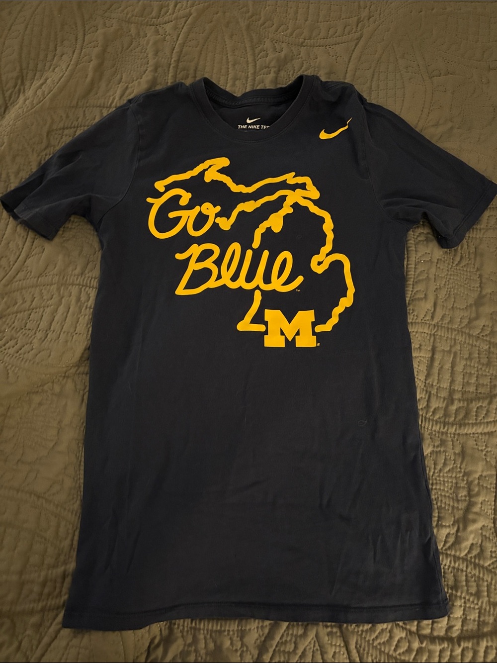 Nike women’s Navy Short-Sleeve 'Go Blue' Graphic Tee